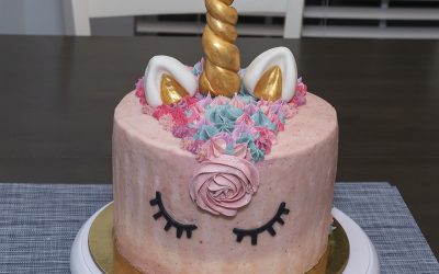 Strawberry unicorn cake