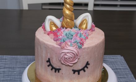 Strawberry unicorn cake