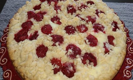 Raspberry cream cheese coffee cake