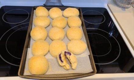 Pandesal With Ube Halaya and Cheese