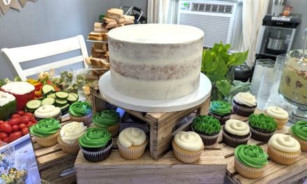 Baby Shower Naked Cake With Vanilla & Chocolate Cupcakes.