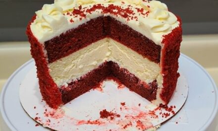 Red Velvet Cheesecake